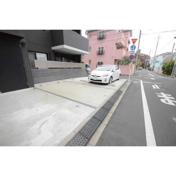 OBSIDIAN102号室 駐車場