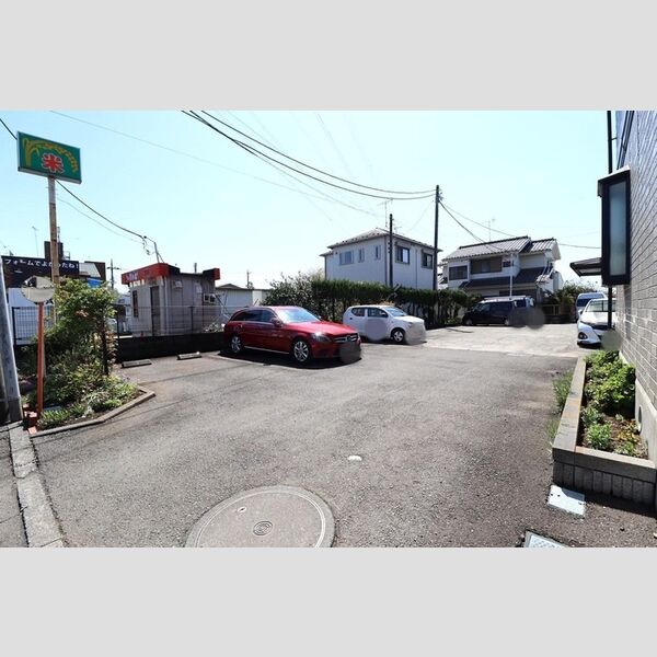 ロワゾブルーナミキ 駐車場