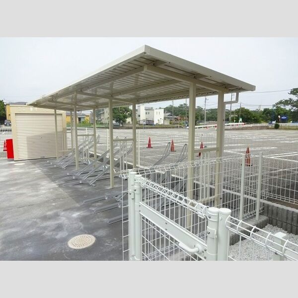 マーレ鴨川205号室 駐輪場