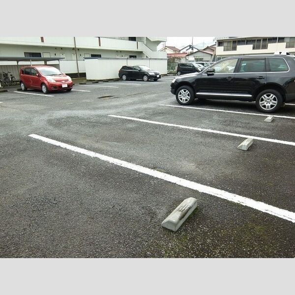 ハイツ飯泉　B棟306号室 駐車場