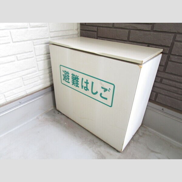 ルーチェ203号室 避難はしご