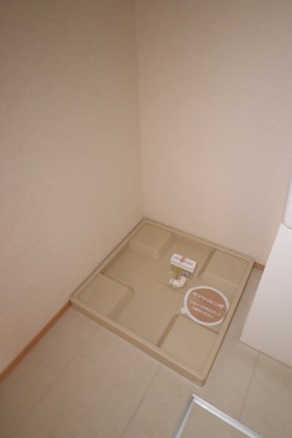 ジェノヴィア原木中山0413号室 洗濯機置場