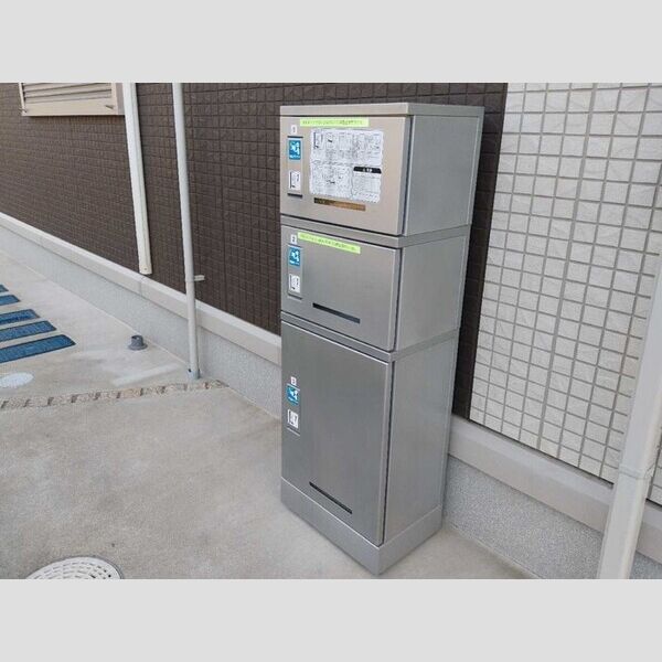 ロイヤルガーデンXI 宅配ボックス