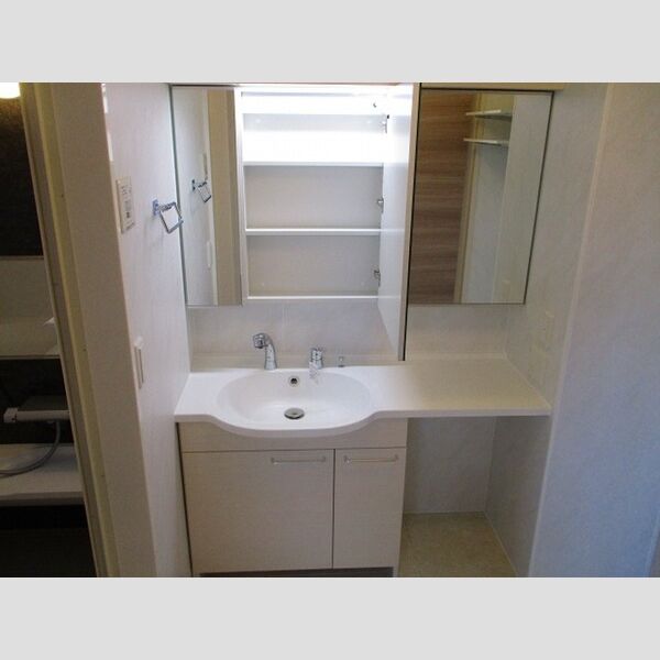 ハーモニックコート羽鳥野　B 洗髪洗面化粧台　(鏡面裏に収納あります)