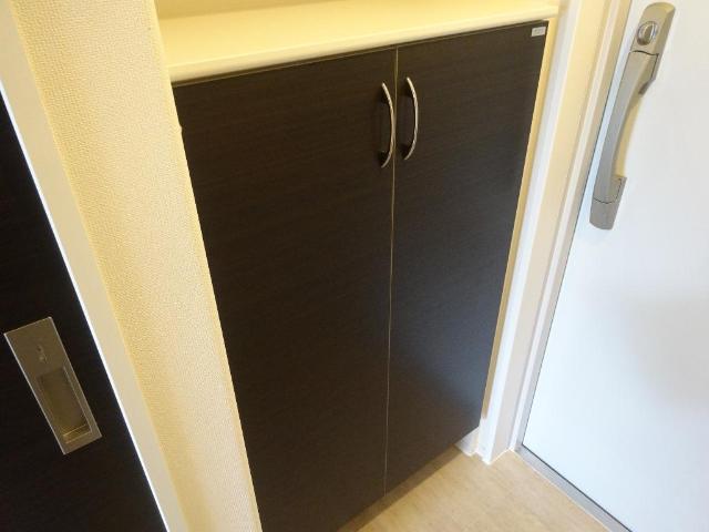 ココ　ナツ 下足箱（下）