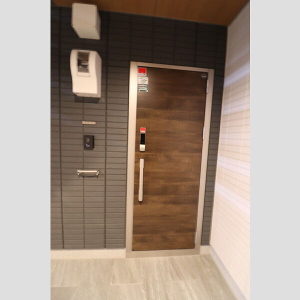 マルシェル館浦和美園102号室 玄関ドア