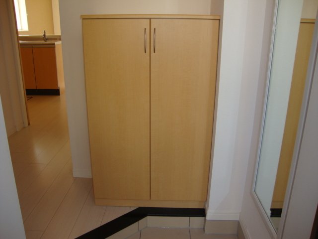 Ｍａｊｅｓｔｉｃ　ｇａｒｄｅｎ101号室 下駄箱