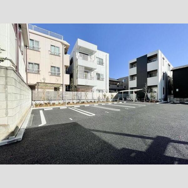 メゾンアーク西新井Ⅱ 駐車場