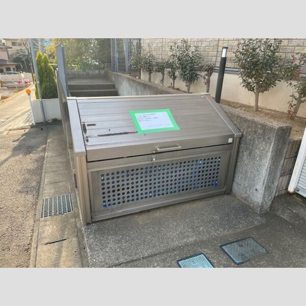 メゾン・ルミエール 入居者様専用ゴミストッカー