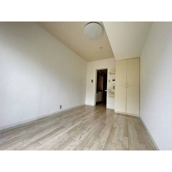 メゾン・ド・セヴェールNO.10103号室 リビング