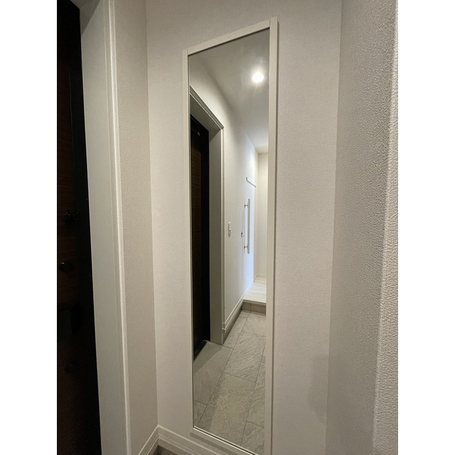 シャーメゾン国立ウエスト104号室 玄関姿見ミラー付き！