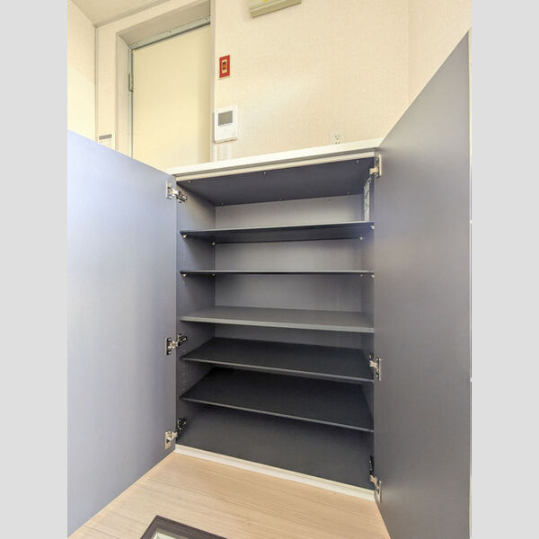 ハイツ井上　C棟203号室 玄関