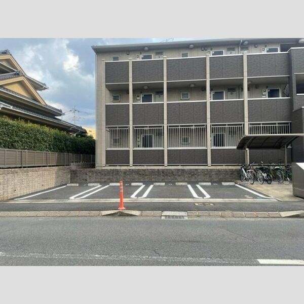 モンターニュ 駐車場