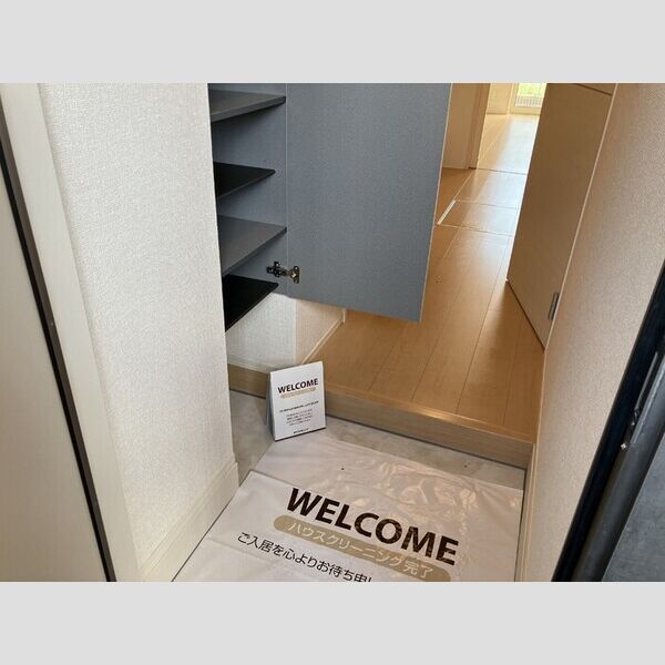 プリモ フィオーレ103号室 玄関