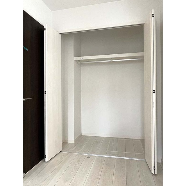 洗足HOUSEテラスハウスA号室 洋室2部屋ともクローク完備