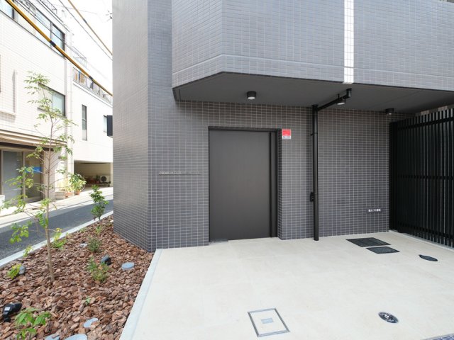 PREMIUM CUBE 中野新橋 DEUX1階 外観