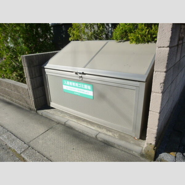 メゾン・グランシャリオ ゴミストッカー