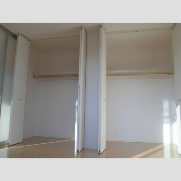 レジデンス三郷　Ⅰ号館 クローゼット