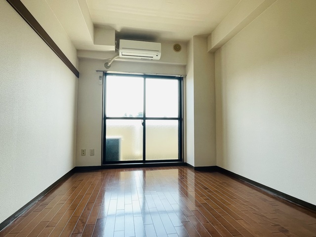 Ｂｉｇ　Ｔｈｒｏｕｇｈ リビング