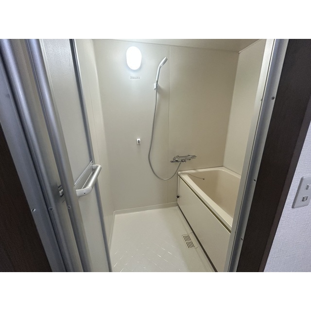 グランデュール瀬戸岡205号室 お風呂