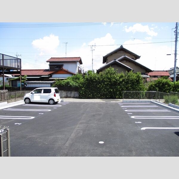 エクラシオール102号室 駐車場