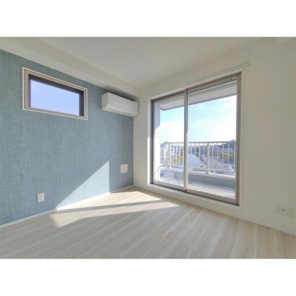 ブルーライトヨコハマ603号室 リビング