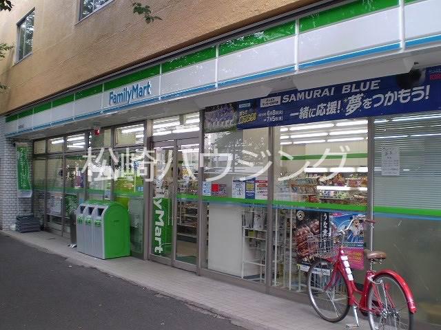 ハイクエスト1階 ファミリーマート　中野新井