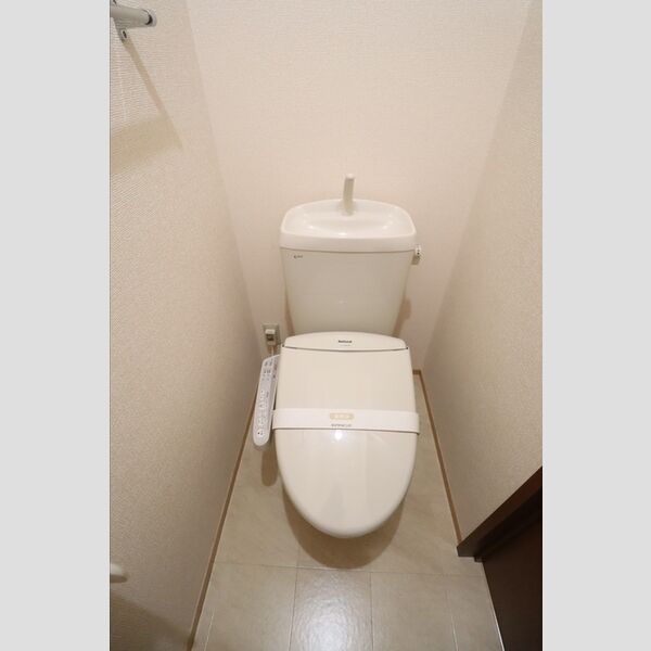 モンテローザ206号室 温水洗浄暖房便座