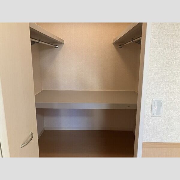 リビングタウンほたる野　E101号室 ウォークインクローゼット