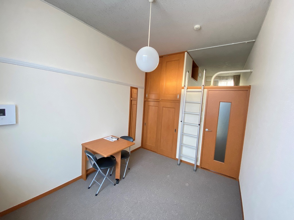 レオパレスグランドゥールＢ リビング