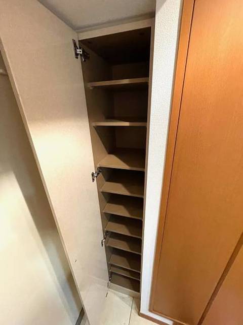 ガラ・シティ横浜西口3階 シューズBOX