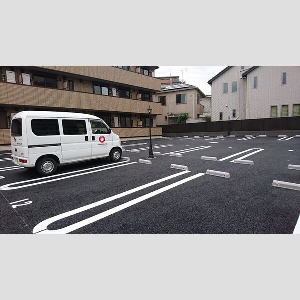 ラテル305号室 駐車場
