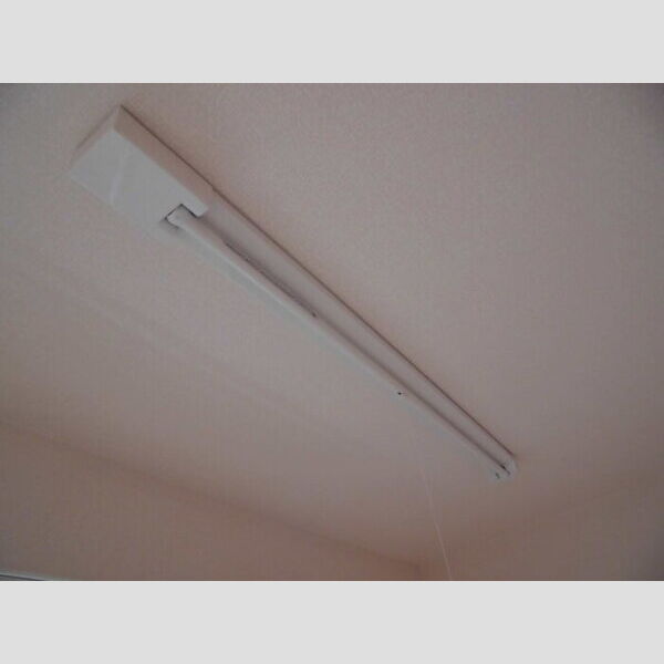 サザンハート吉岡　B棟101号室 室内物干し