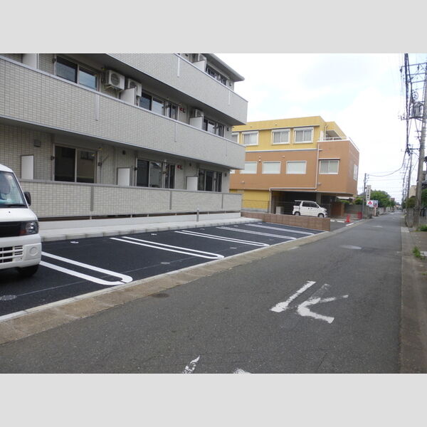 エスタシア光 駐車場