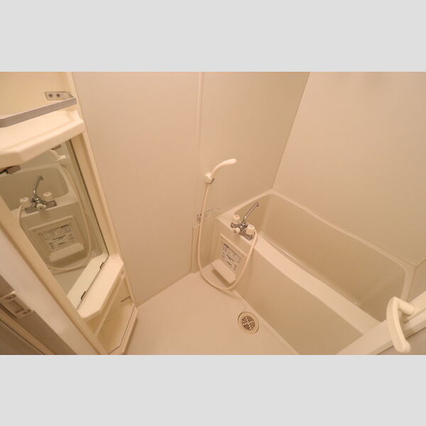 ヴェルデ都町106号室 浴室