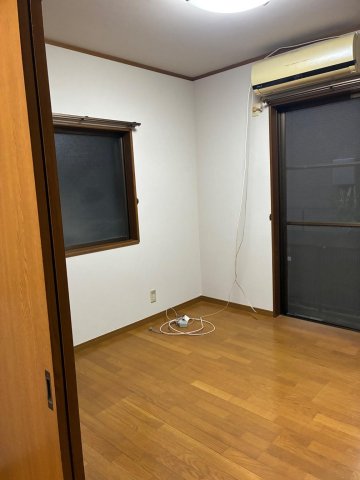 ペットと暮らす　ふじみ野　庭付き戸建て １階ダイニング　ポーチへ出れます