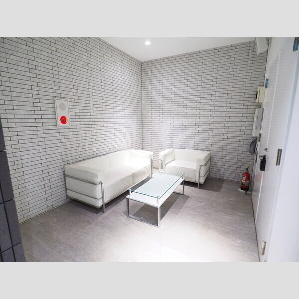 MOE MUSASHIKOSUGI ロビー