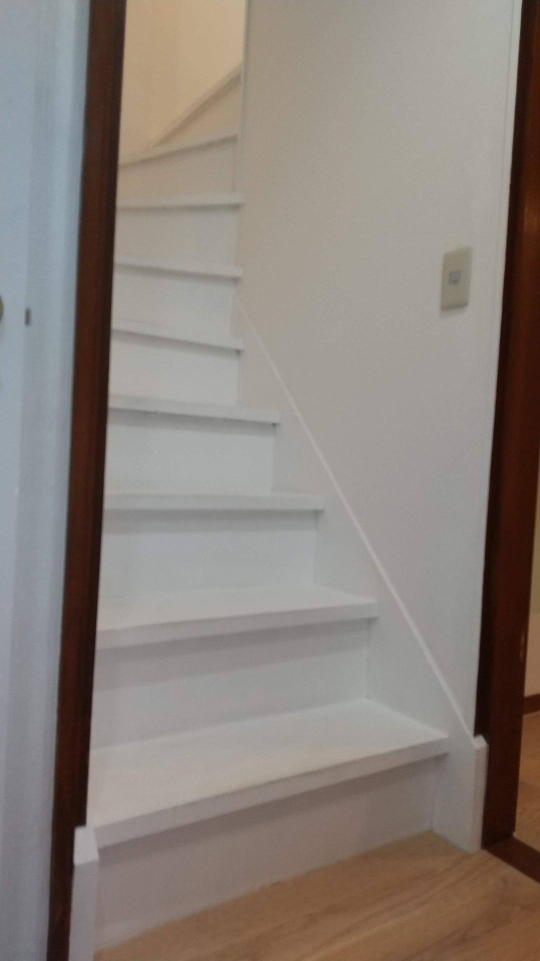 ラ・カゼッタ船橋 真っ白い階段