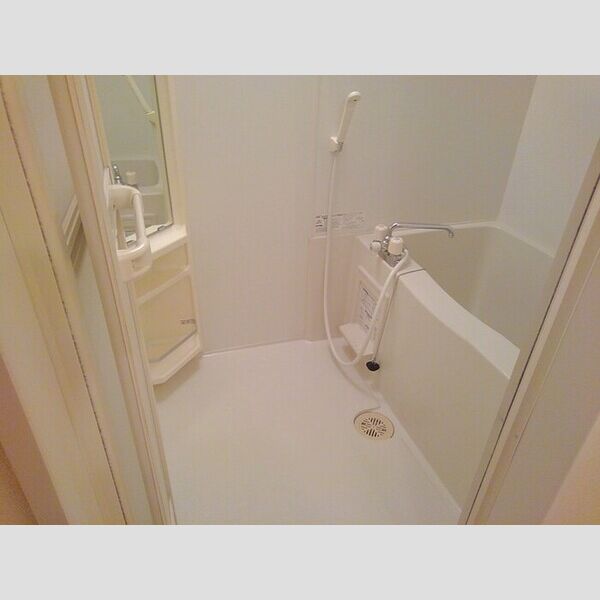 エテルナーレ203号室 浴室