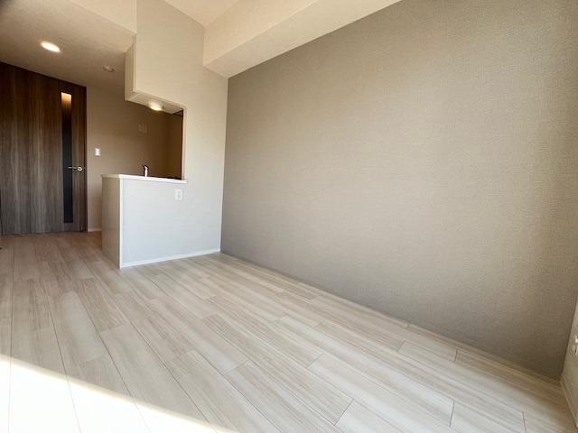 ＯＮＥ ＲＯＯＦ ＲＥＳＩＤＥＮＣＥ ＡＳＡＫＵＳＡＢＡＳＨＩ10階 リビング