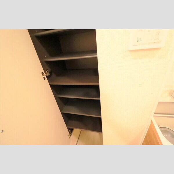 アイウェル湘南台 玄関のシューズボックス