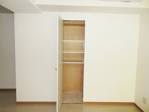 グランドステージ海岸通り3階 リビング・ダイニング　収納