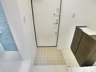 サイドガレージ矢部 玄関