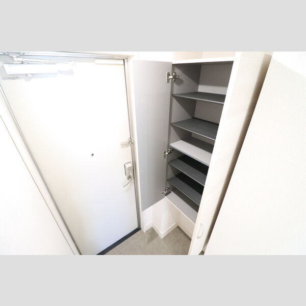 CLASSEUM桶川泉　Ⅰ105号室 玄関・シューズボックス