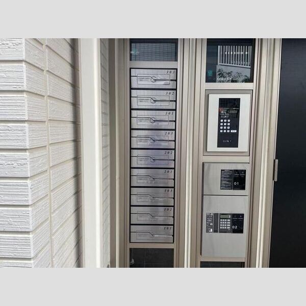 ルリアン綾瀬Ⅱ102号室 郵便ポスト・宅配ボックス