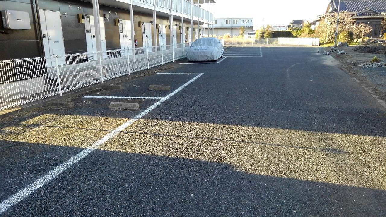 レオパレスペイサージュⅡ104号室 敷地内に駐車場あり