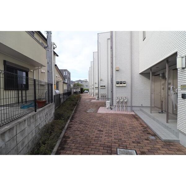 コリーヌ梶ヶ谷201号室 エントランス