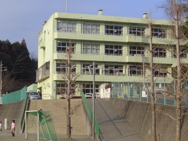 ＥＸＣＥＬ・Ｉ弐番館（エクセルアイニバンカン） 厚木市立鳶尾小学校まで992ｍ