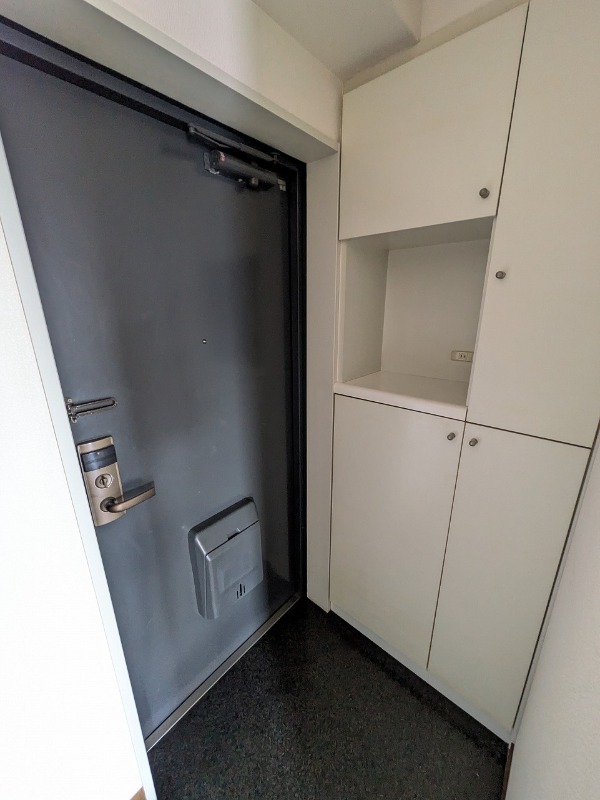 マノワール壱番館(K-102) 玄関