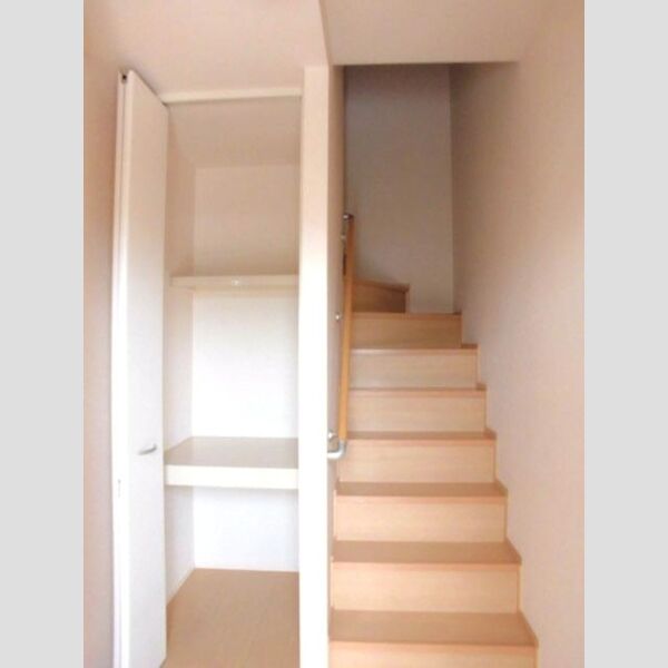 ルガーナ グランデ201号室 玄関